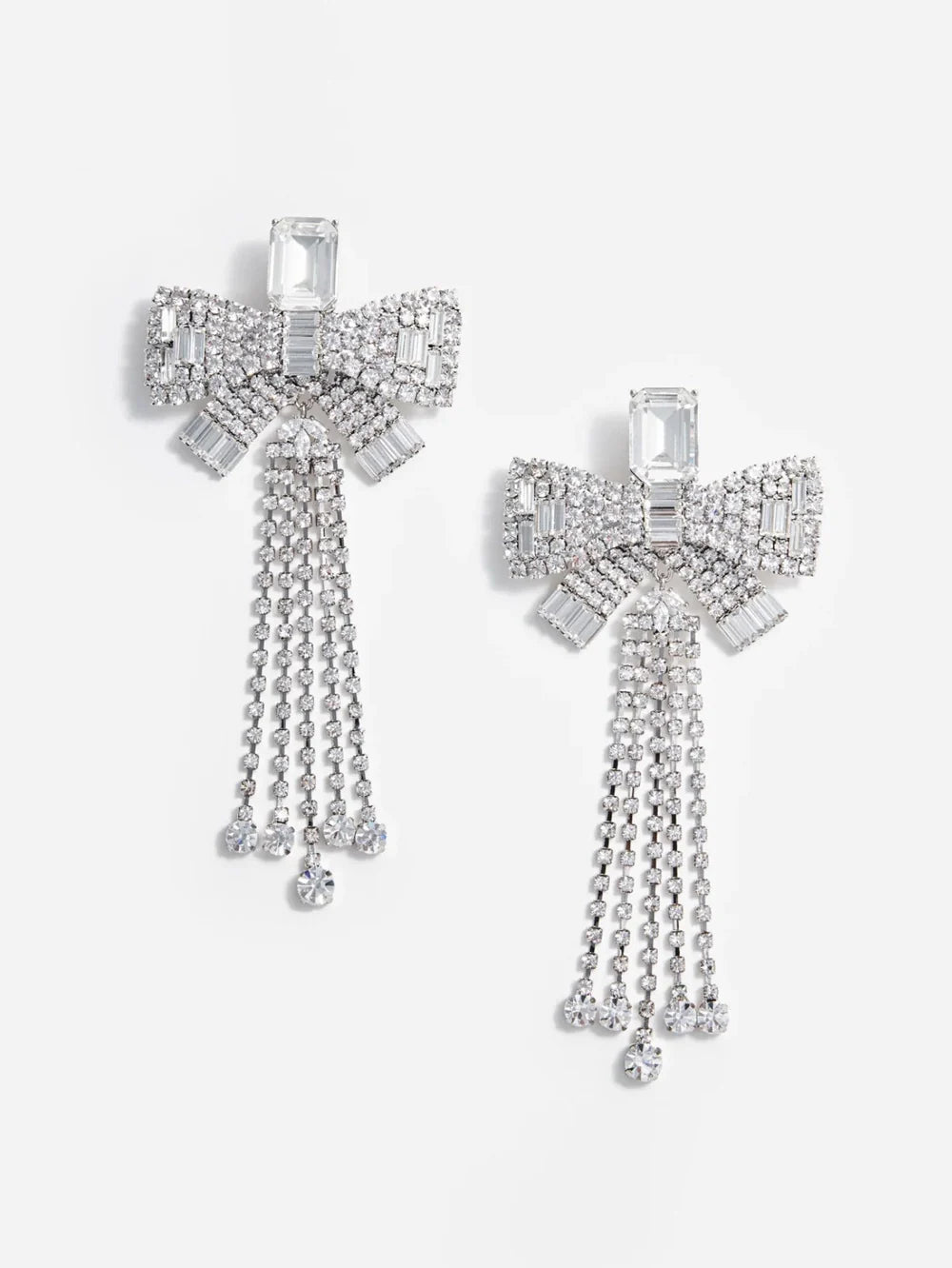 Zarif Fiyonklu Püsküllü Küpeler