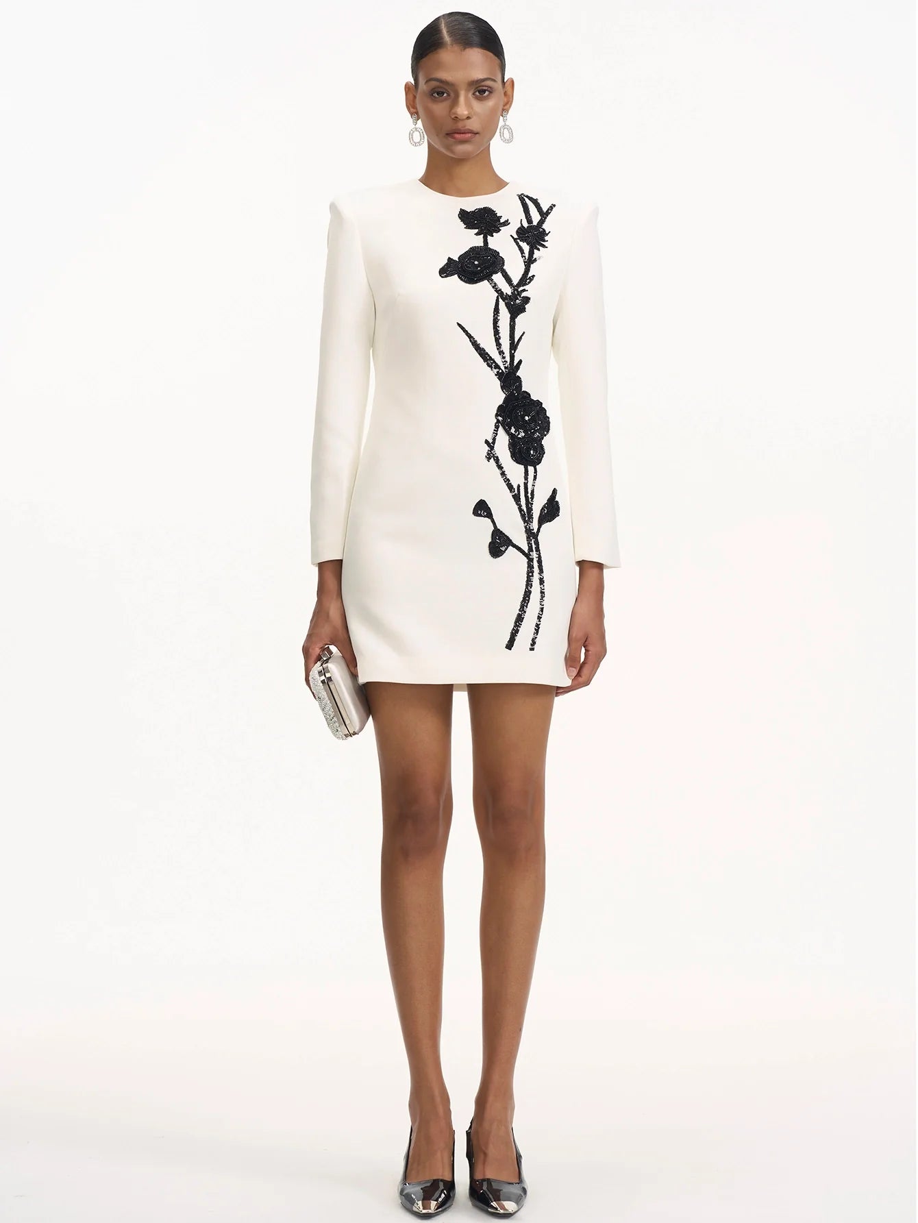 Uzun Kollu Çiçekli İşlemeli Beyaz Mini Elbise