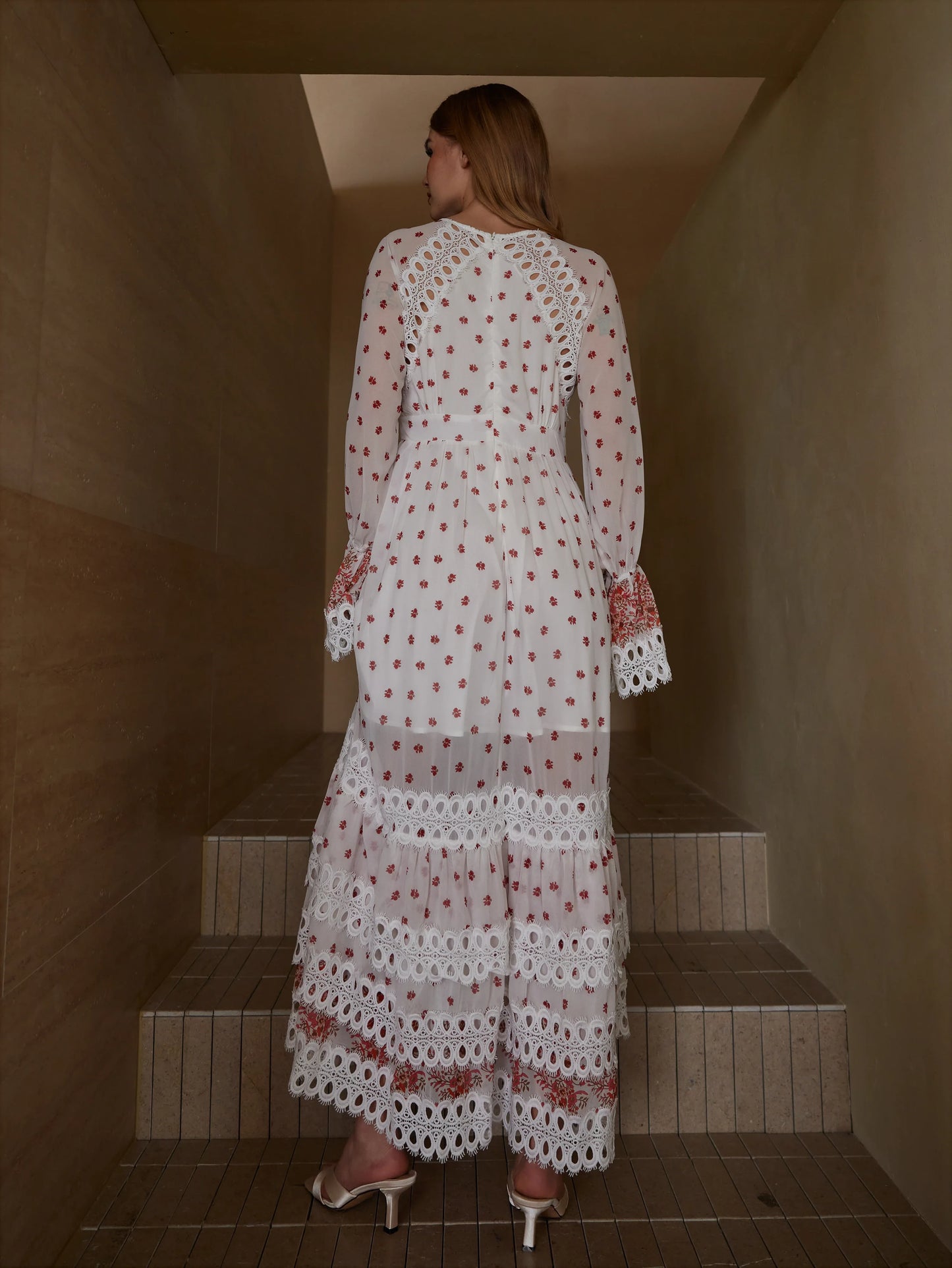 Bohem Çiçek İşlemeli Puantiyeli Uzun Elbise