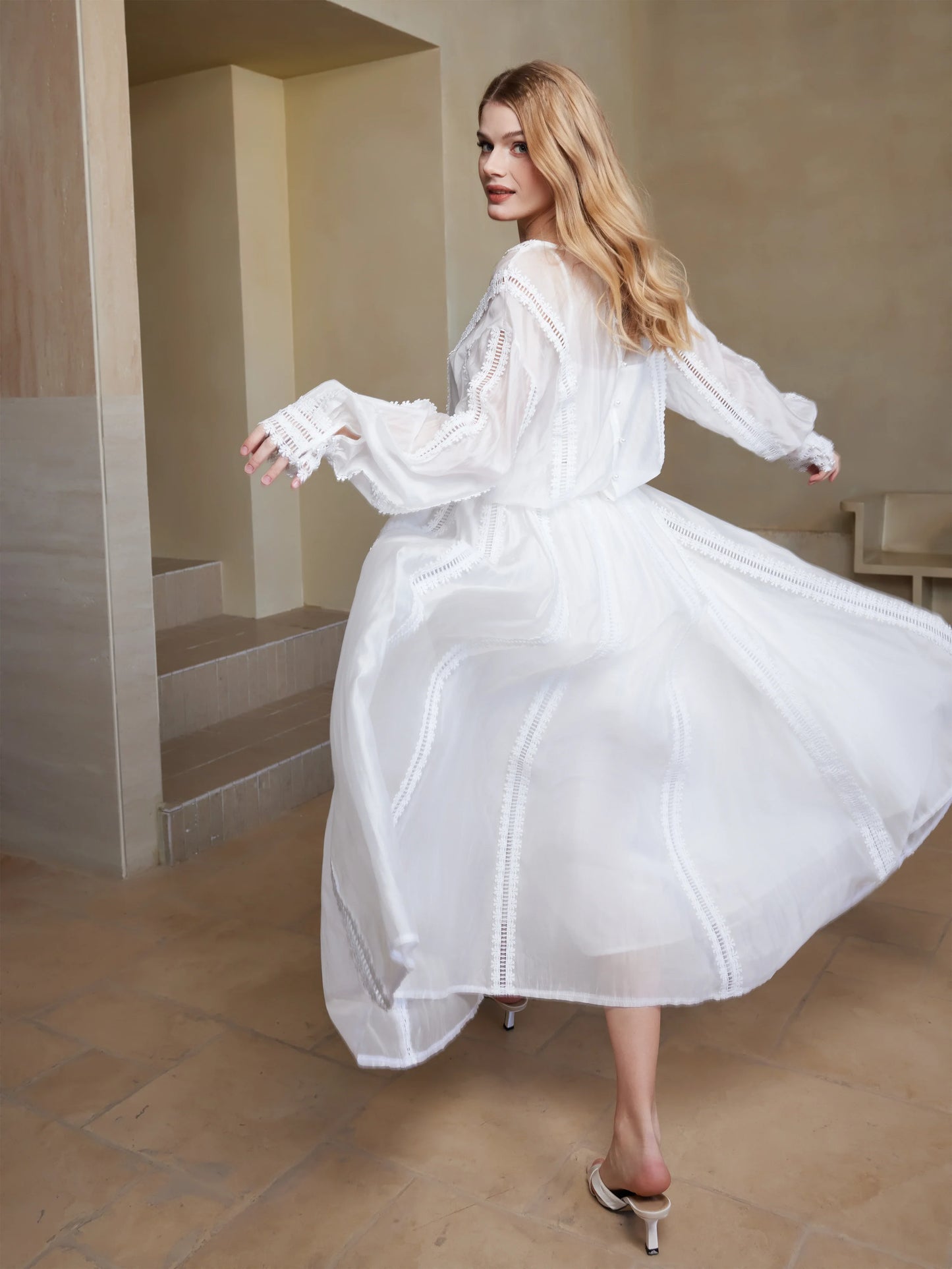 Zarif Dantel Gömlek Ve Geniş Etek Ucu Takımı (Kamizol Olmadan)