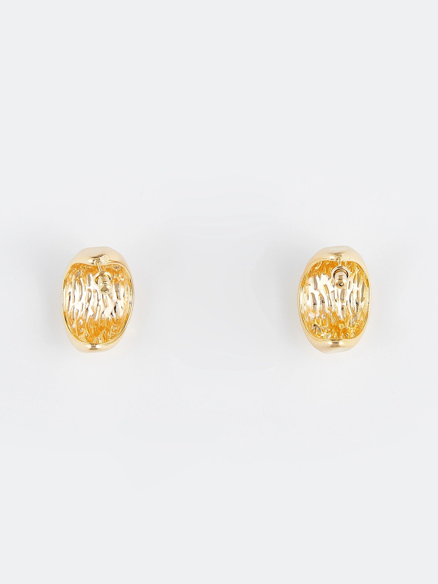 Şık Altın Tonlarında Küpeler