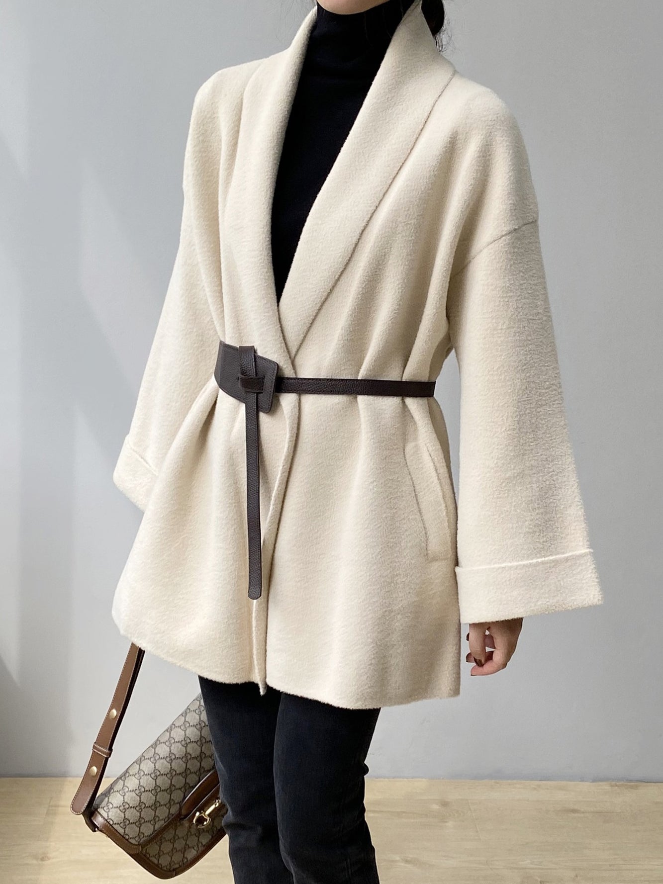 Kuşaklı Yumuşak Kadın Suni Kürk Mont