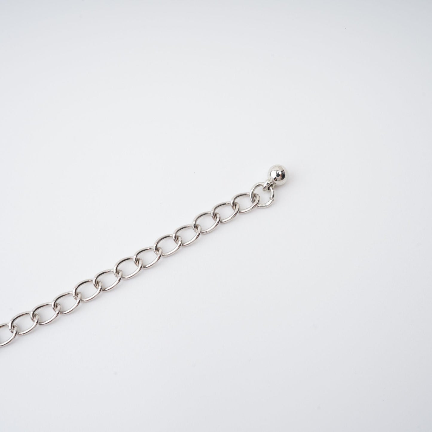 Laria Kristal İşlemeli Fiyonk Detaylı Kolye