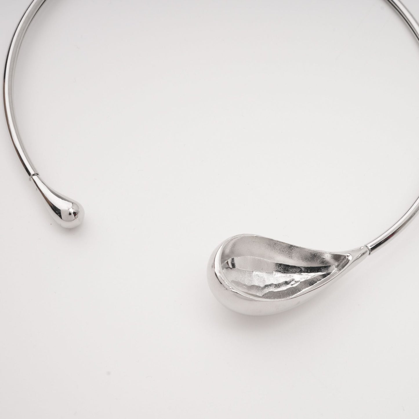 Axelle Su Damlası Şeklinde Kolye