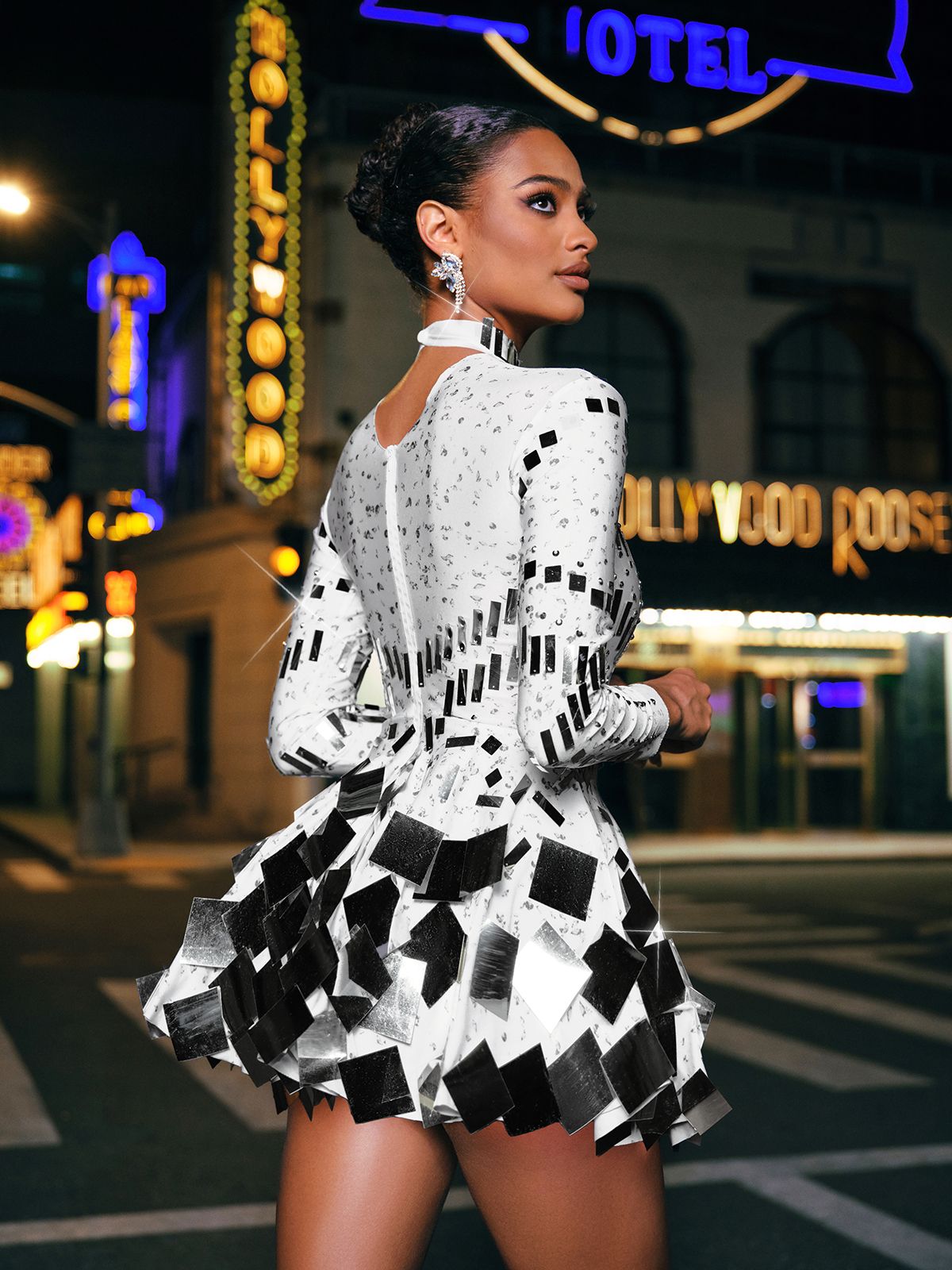 Ella Uzun Kollu Tatlı Beyaz Mini Elbise