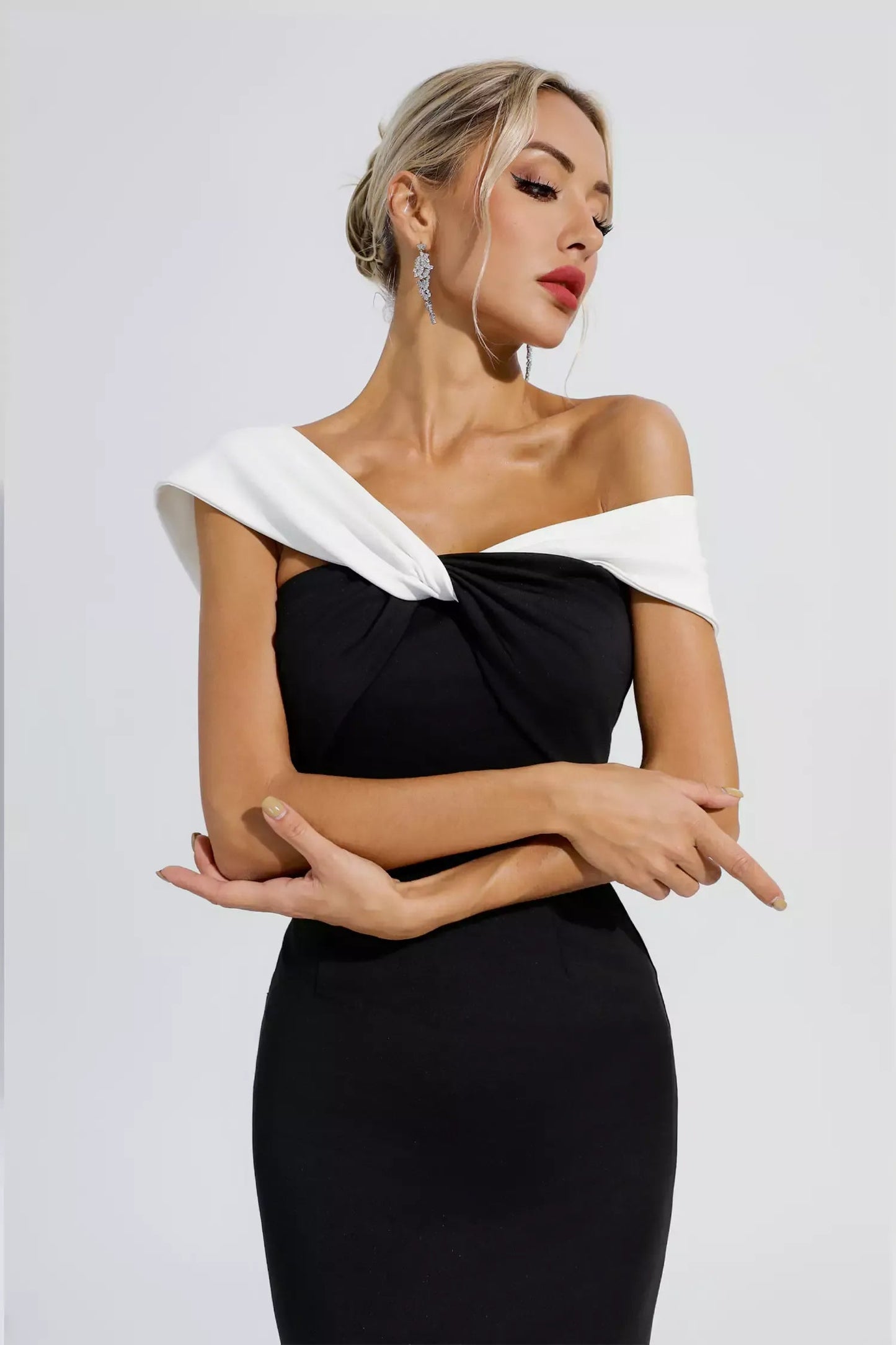 Siyah Omuzları Açık Deniz Kızı Uzun Elbise