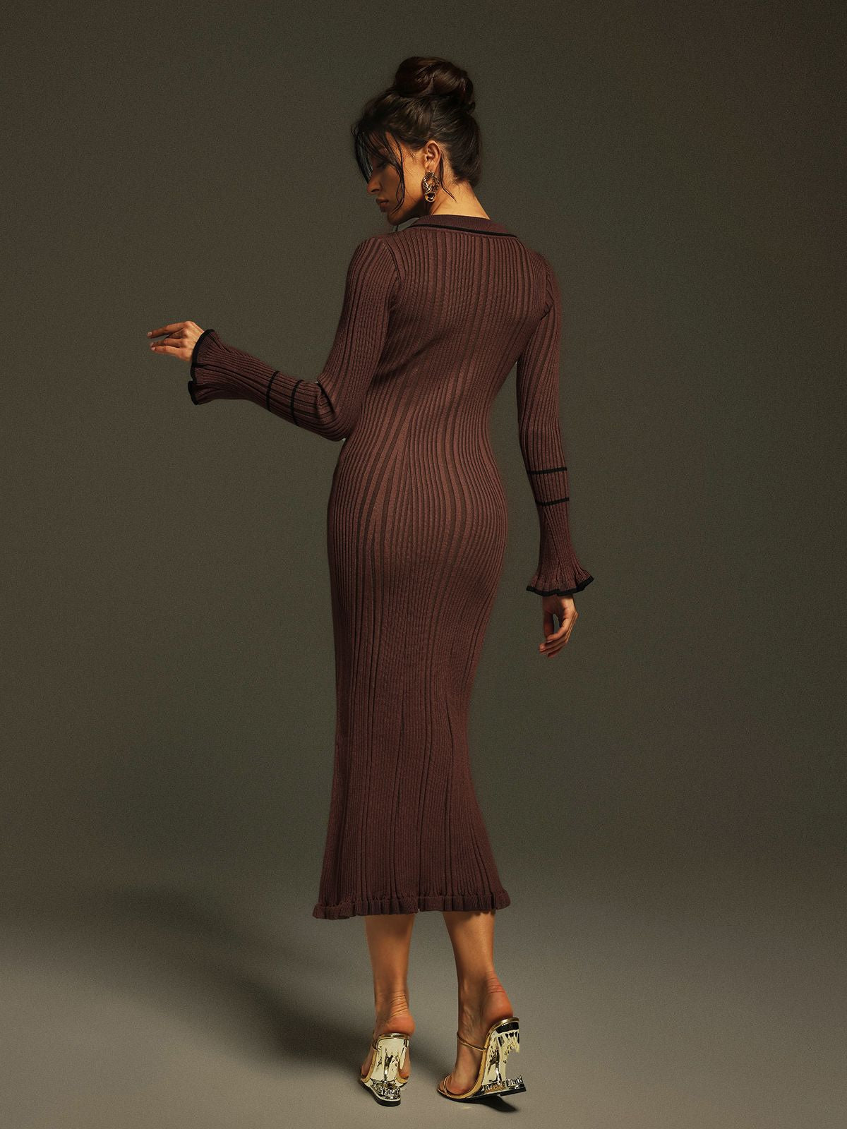 Shalita Uzun Kollu Fırfır Düğmeli Örme Midi Elbise Kahve Rengi