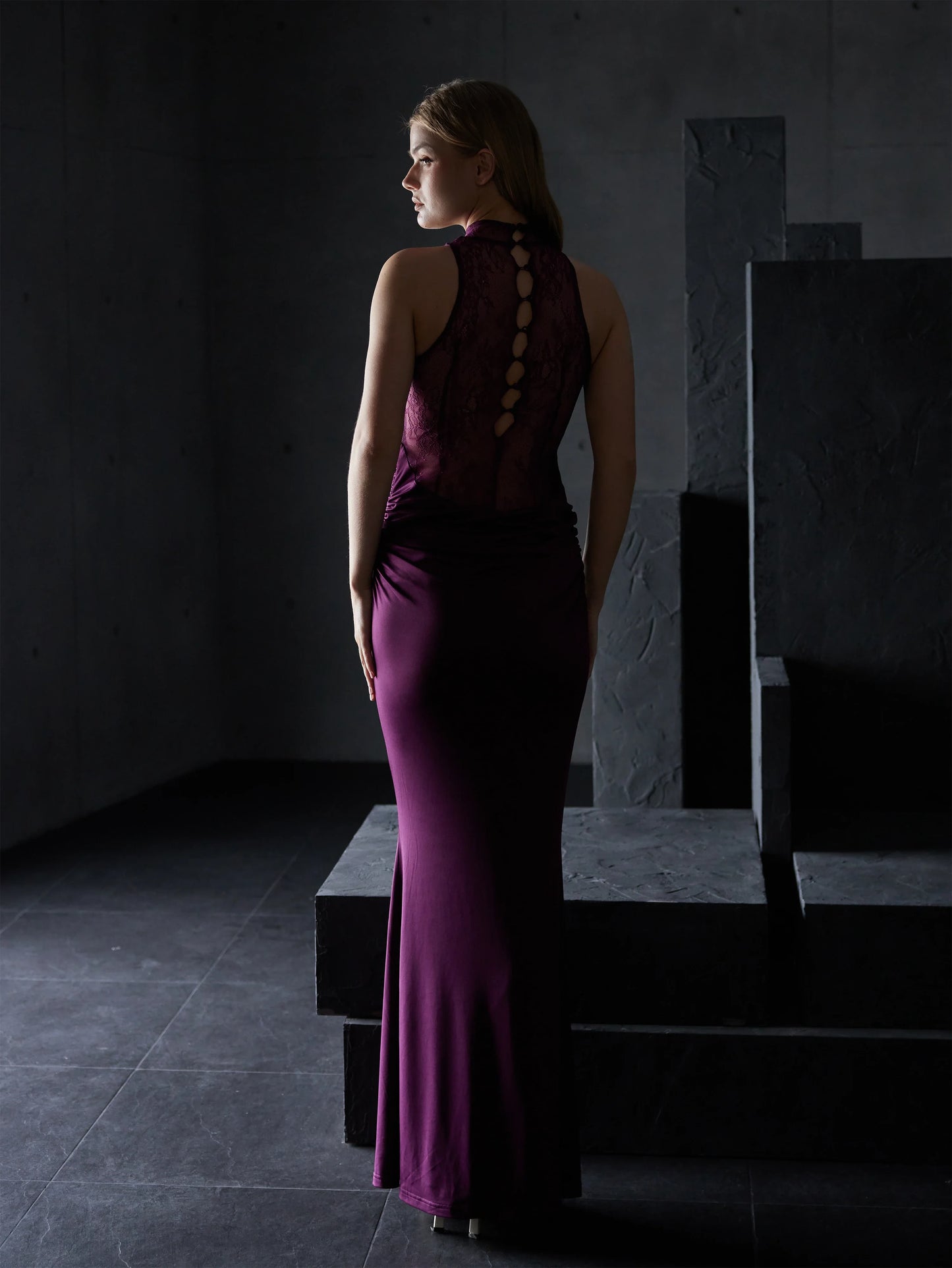 Muhteşem Dantel Vurgulu Gece Elbisesi