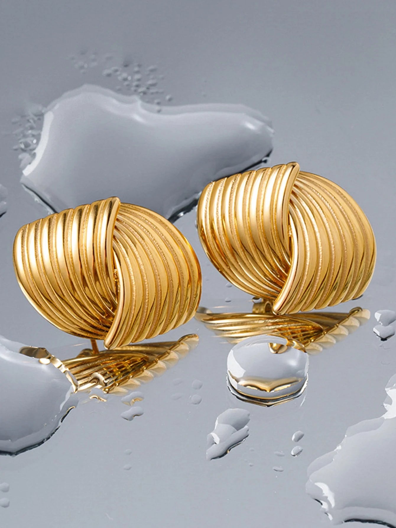 Çizgili Dokulu Çivi Küpeler