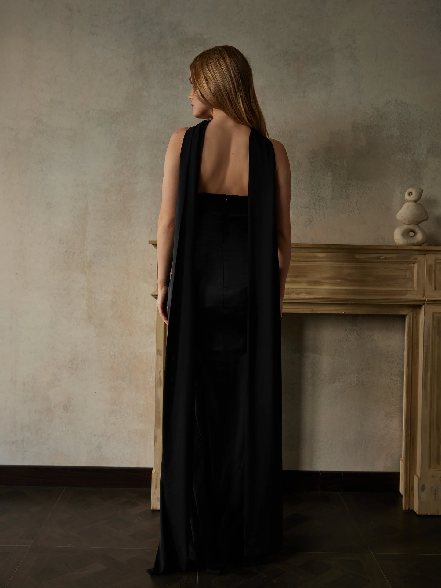 Zarif Boyundan Bağlamalı Gece Elbisesi