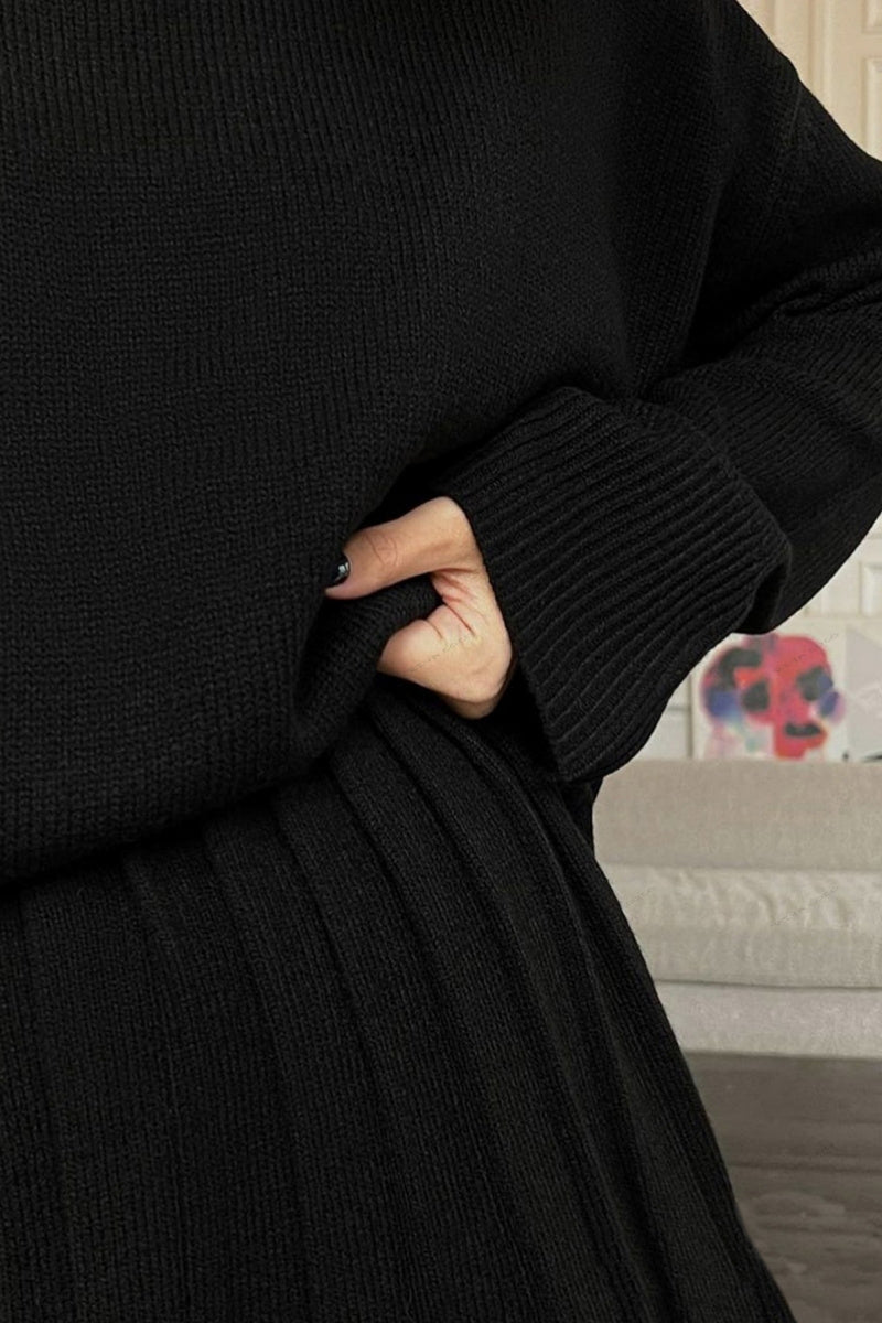 Düz Renk Kazak Yuvarlak Yaka Kazak Ve Pileli Etek Takımı