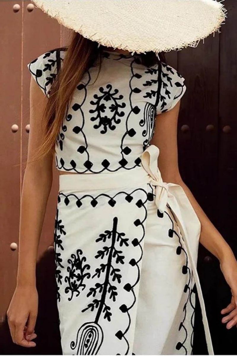 Etnik Desenli Crop Top Ve Lastikli Anvelop Midi Etek Takım