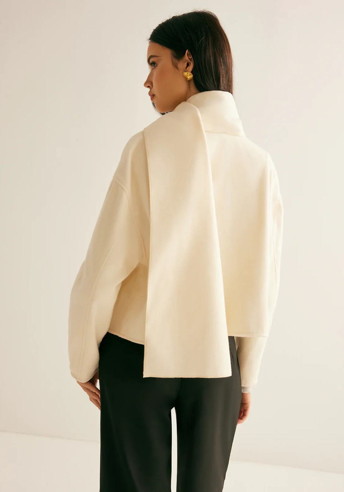 Eşarplı Kısa Kaban