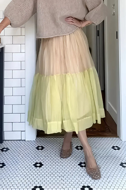 Renkli İnce Etek Ve Hacımlı Kollu Üst