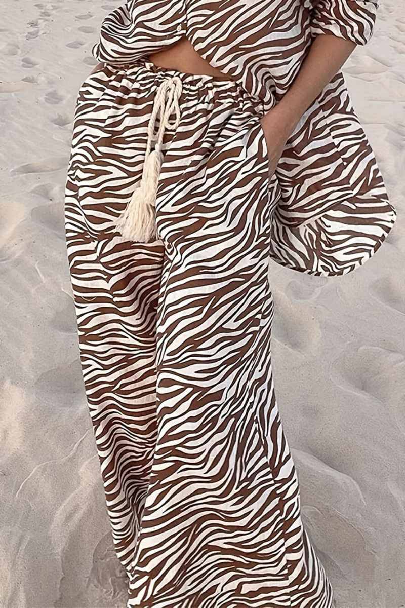 Düğmeli Açık Yaka Bol Zebra Desenli Büzgülü Geniş Paça Pantolon-Takım