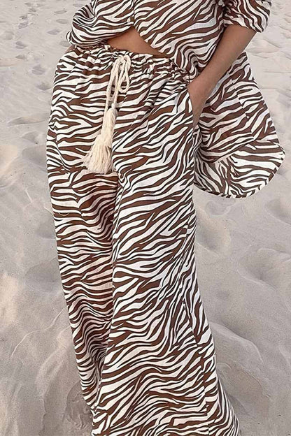 Düğmeli Açık Yaka Bol Zebra Desenli Büzgülü Geniş Paça Pantolon-Takım