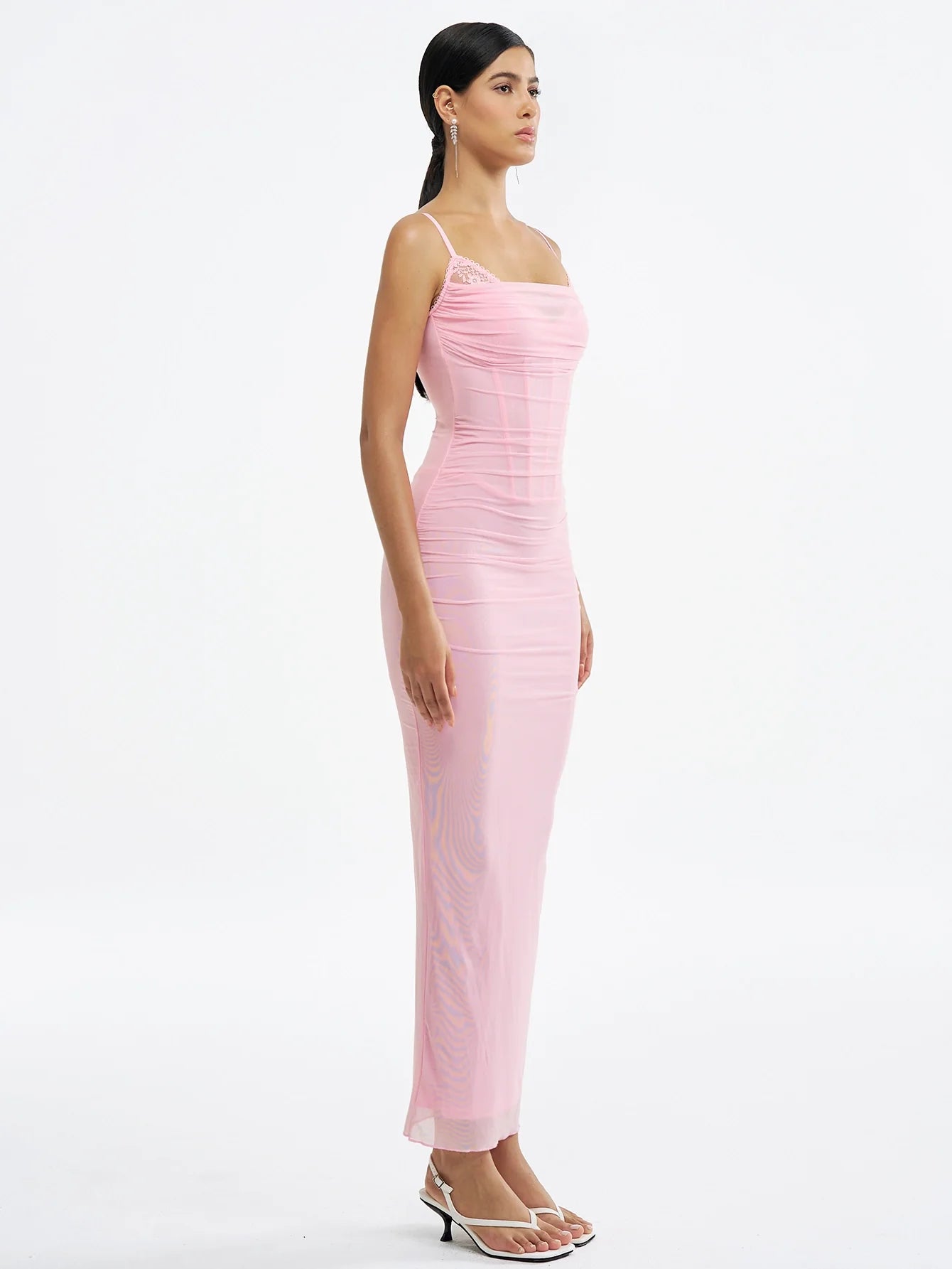 Zarif Dantel Kenarlı Saten Elbise