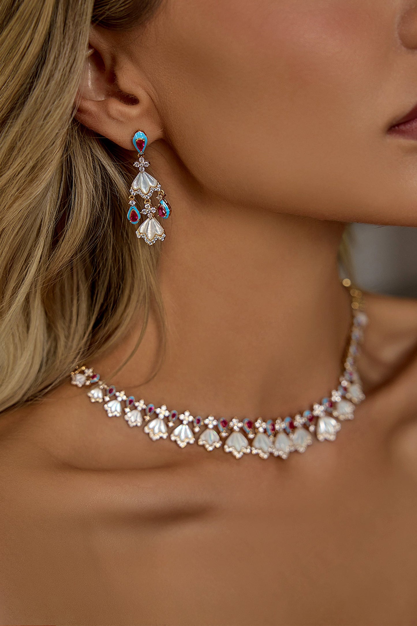 Amaris Mavi Cilalı Küpeler