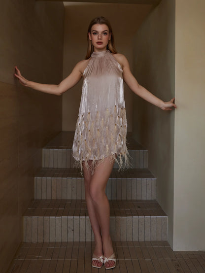 Tüy İşlemeli Halter Yaka Elbise