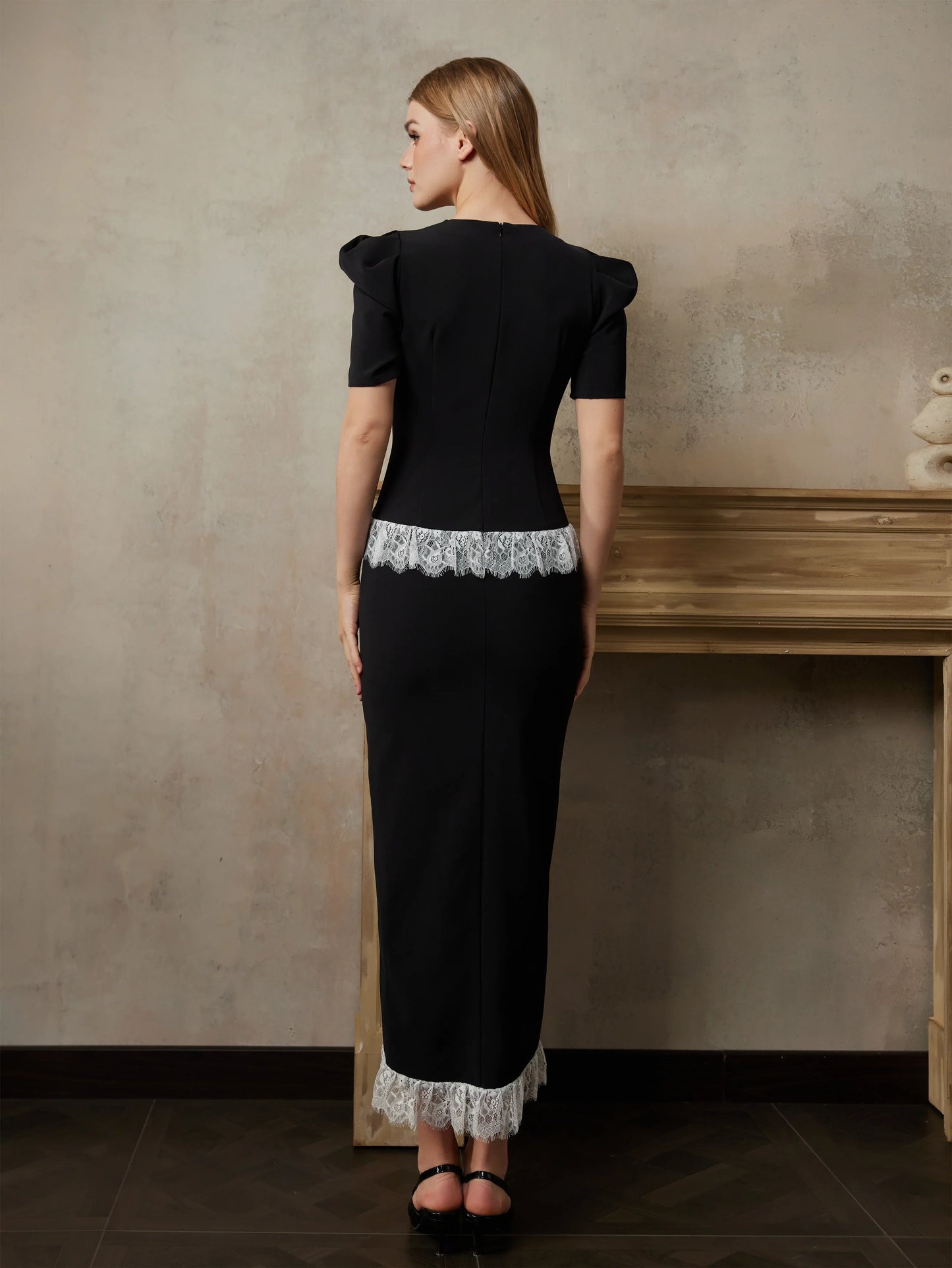 Büyüleyici Dantel Vurgulu Midi Elbise