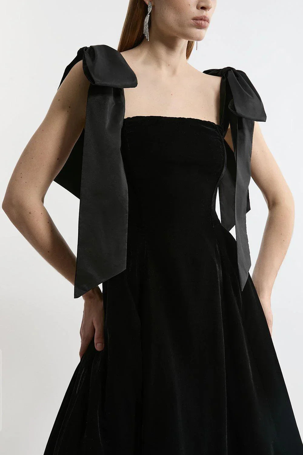 Tara- Kadife Askılı Örgü Midi Elbise