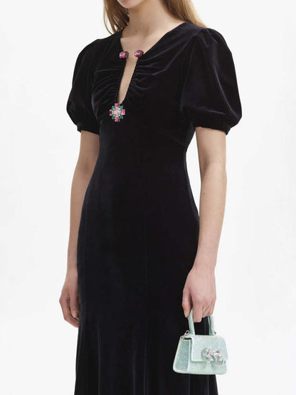 Püsküllü Kollu İşlemeli Kadife Midi Elbise