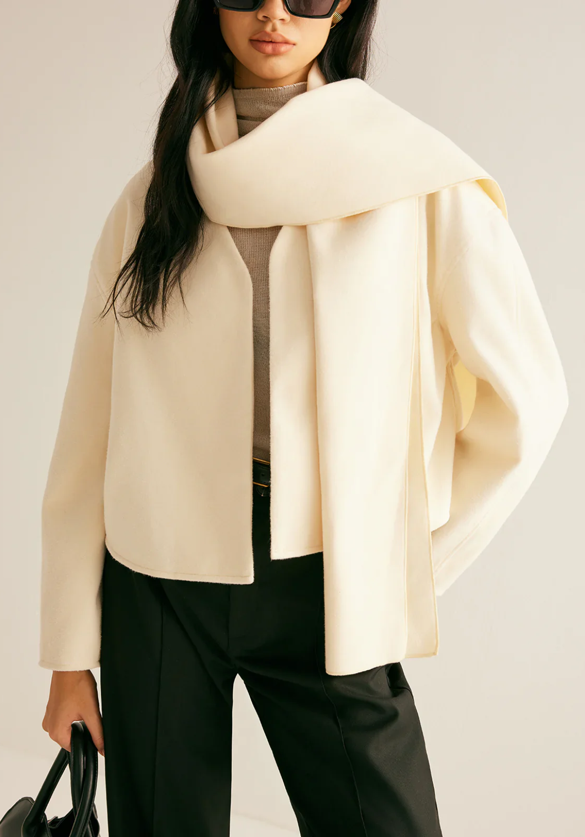 Eşarplı Kısa Kaban