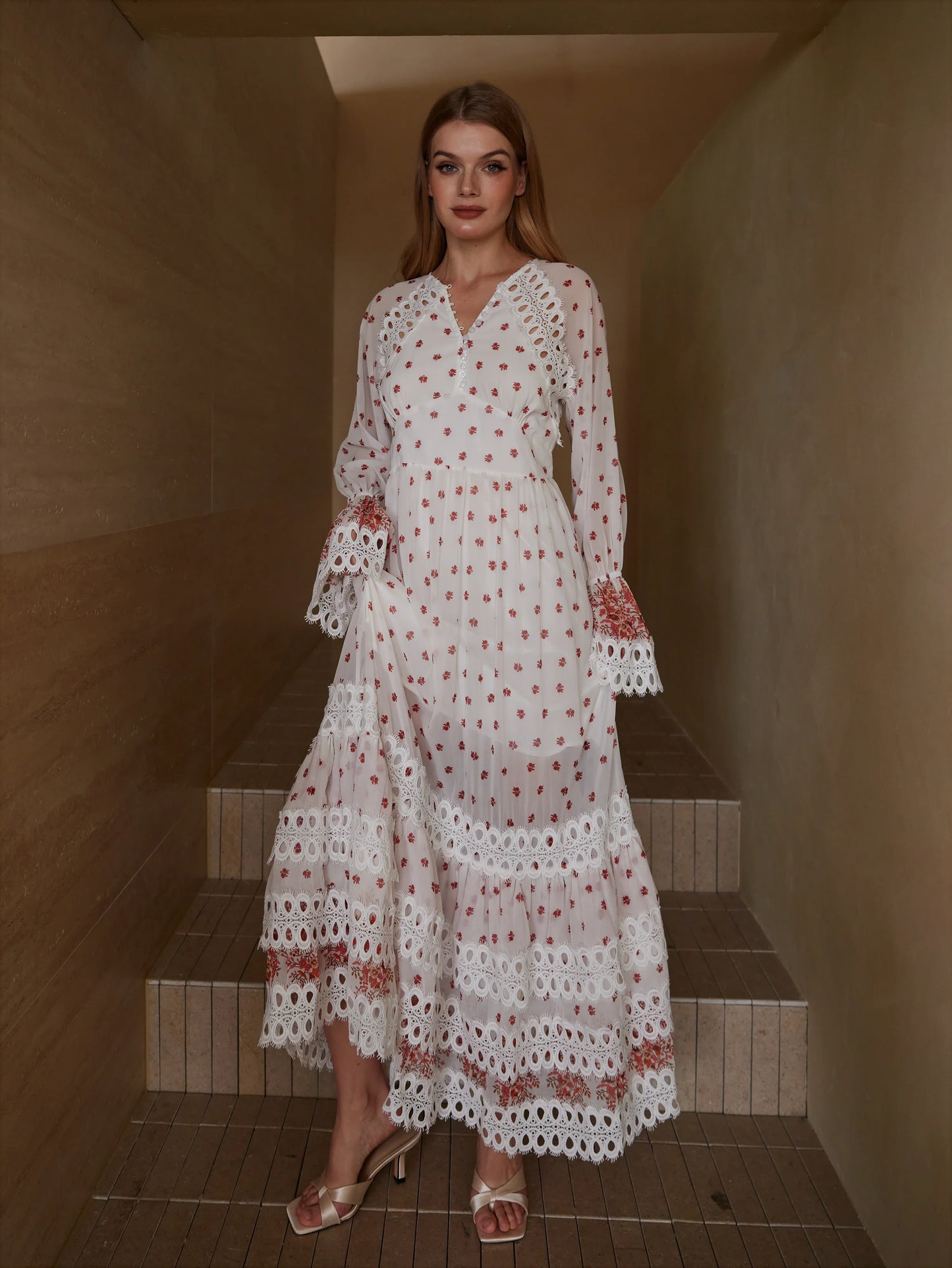 Bohem Çiçek İşlemeli Puantiyeli Uzun Elbise