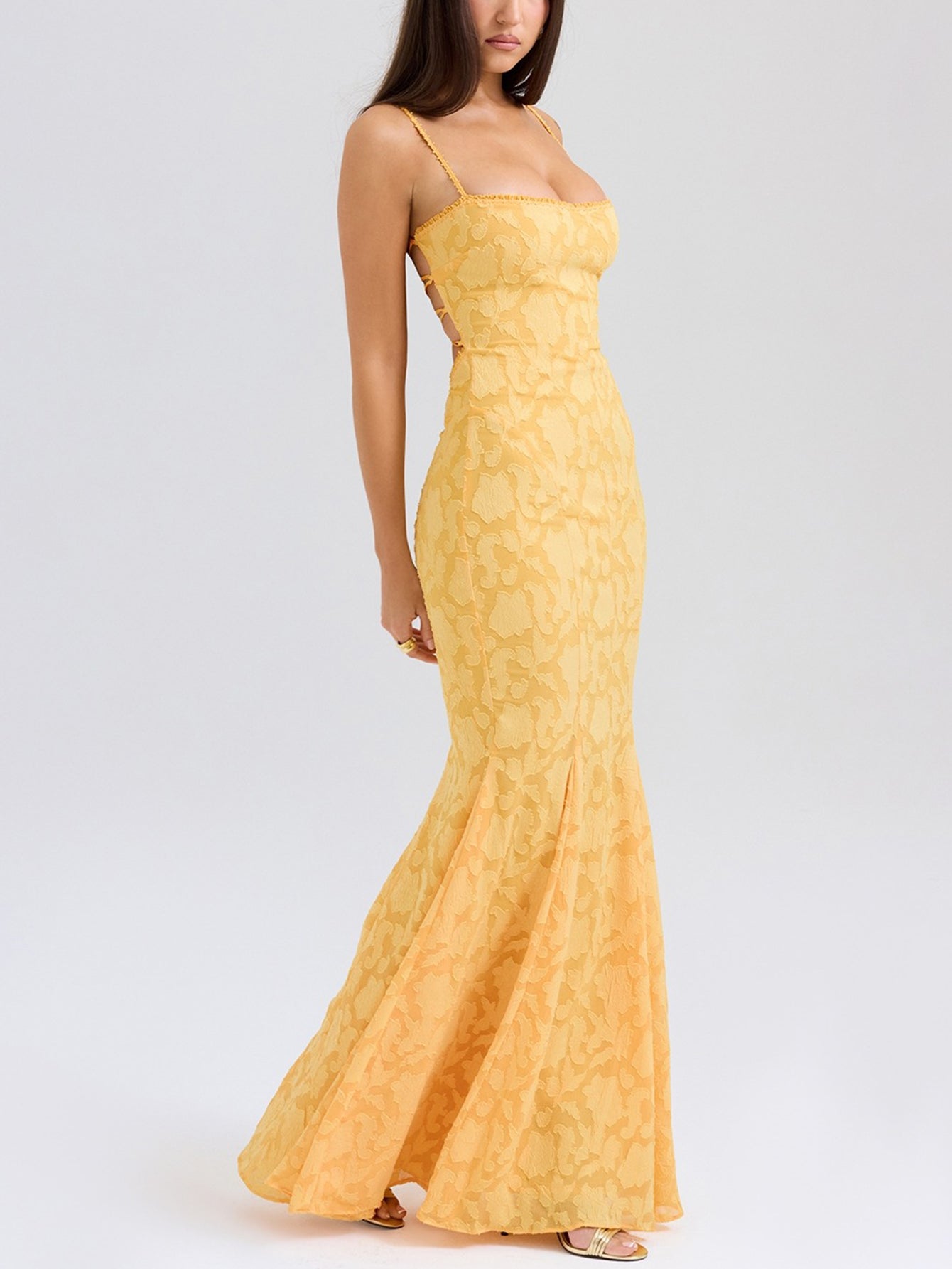 Dantel Jakarlı Bağcıklı Sırtı Açık Uzun Elbiseler