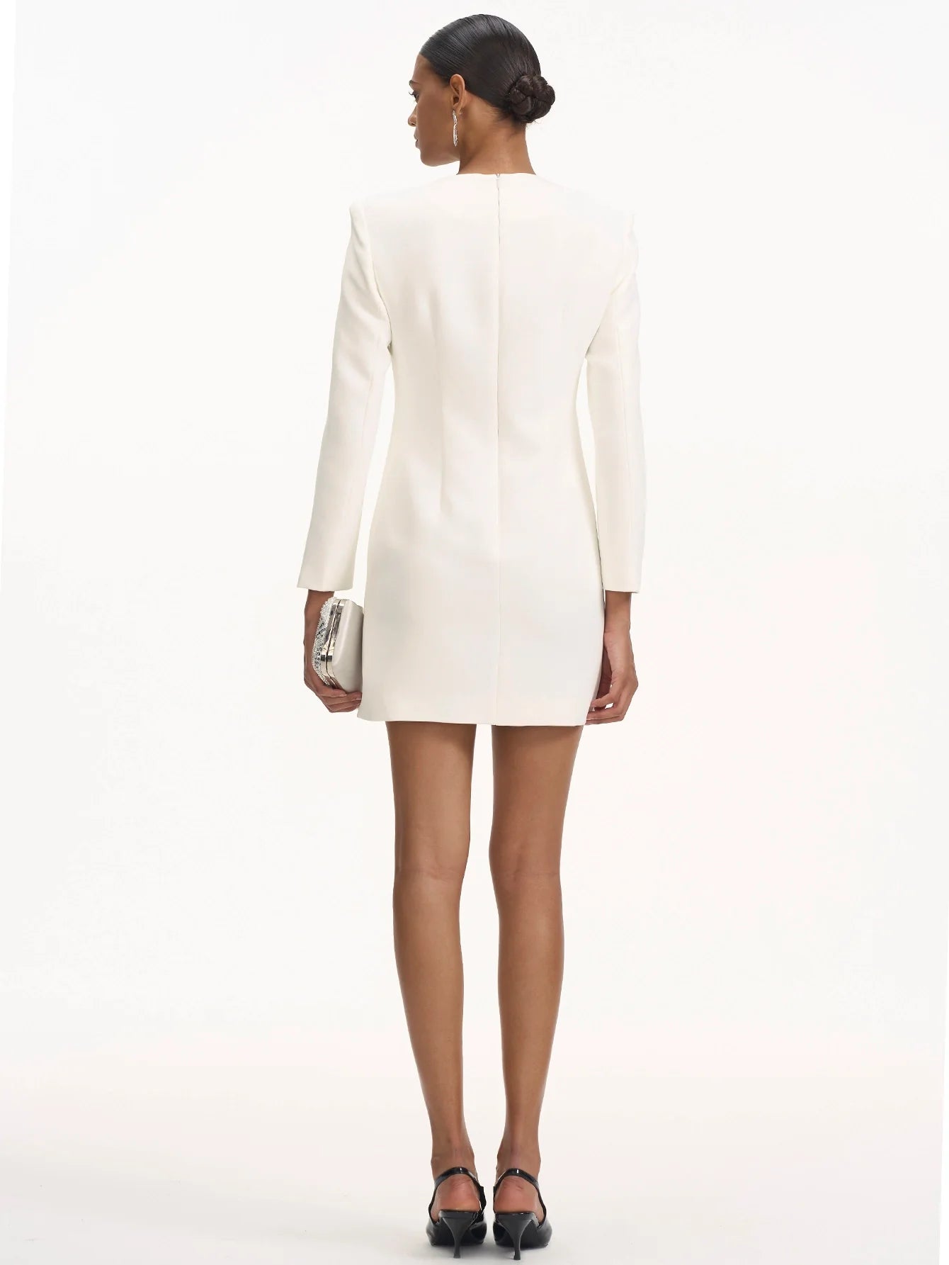 Uzun Kollu Çiçekli İşlemeli Beyaz Mini Elbise