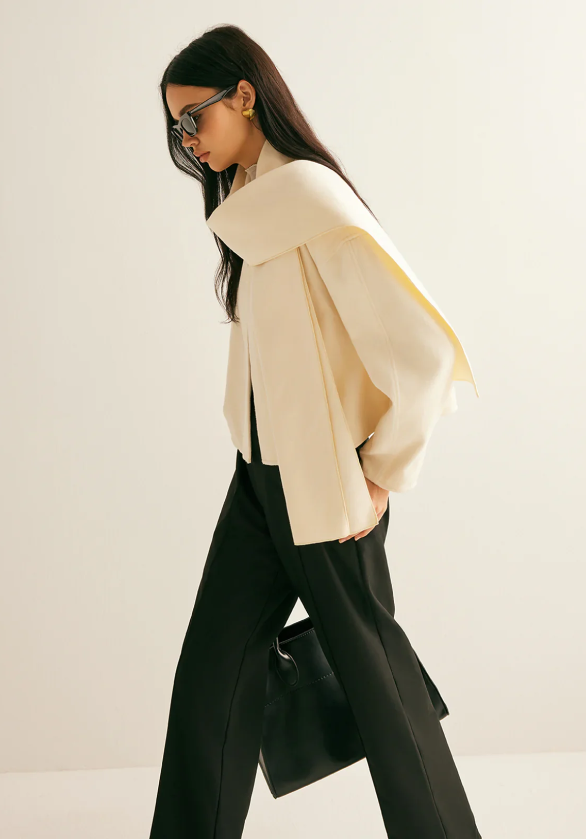 Eşarplı Kısa Kaban