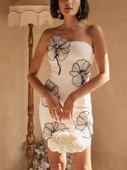 Çiçek İşlemeli Straplez Elbise