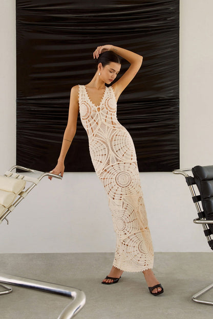 Ethel Dekolteli Tiğ İşi Uzun Elbise