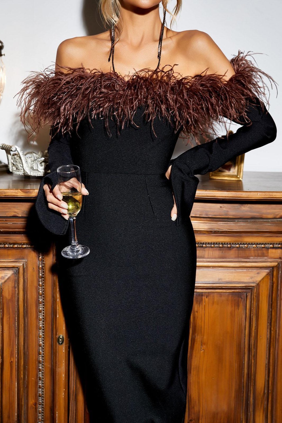 Blanche Omuzdan Bağlamalı Tüylü Midi Siyah Elbise