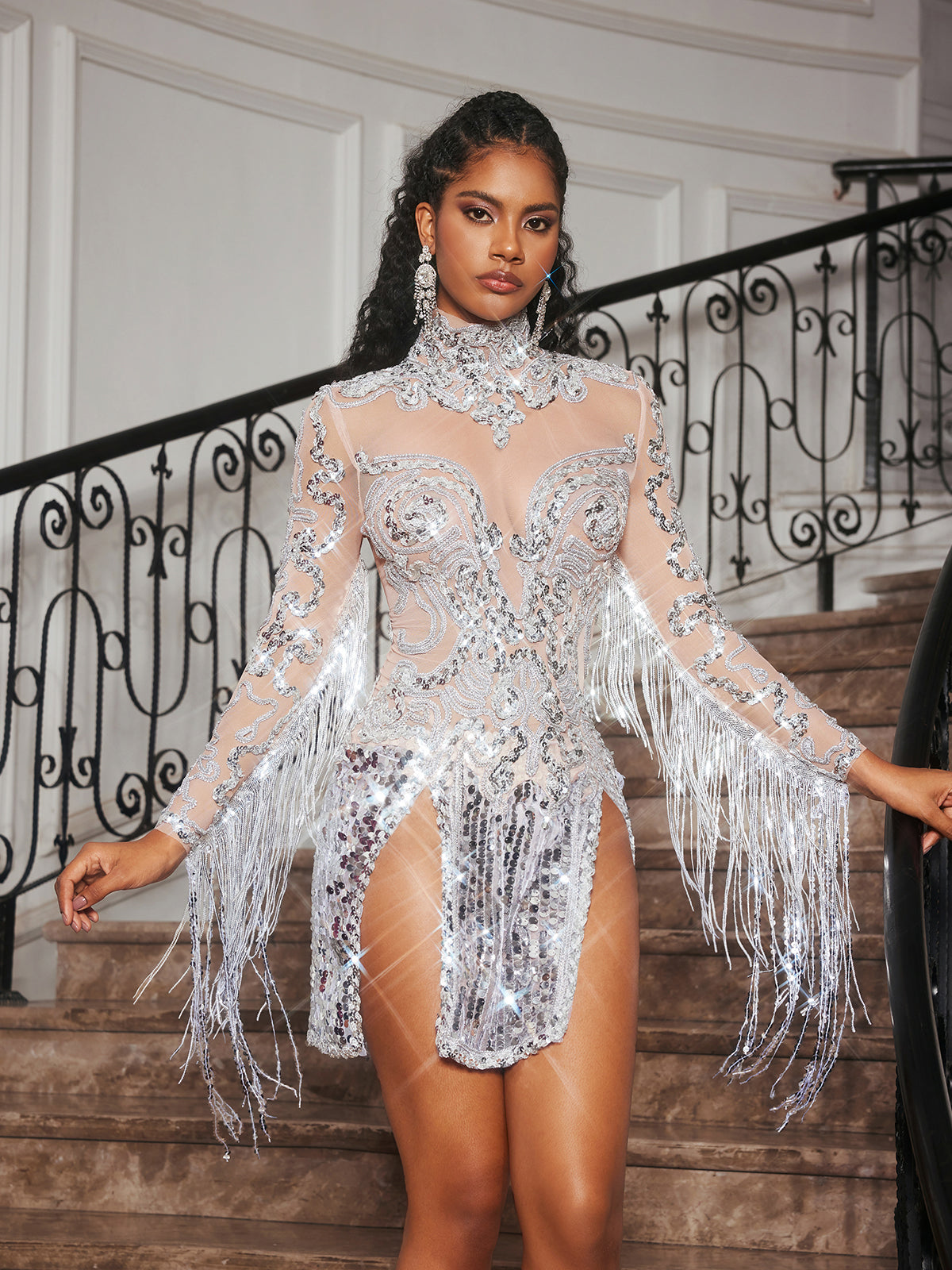 Braychan Gümüş Renkte Süslenmiş Saçaklı Bölmeli Mini Elbise