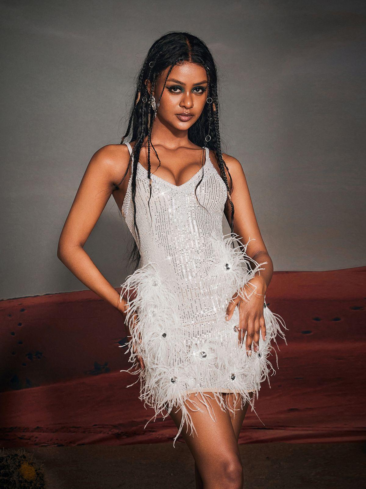 Bronte İnci Pullu Tüylü Mini Elbise