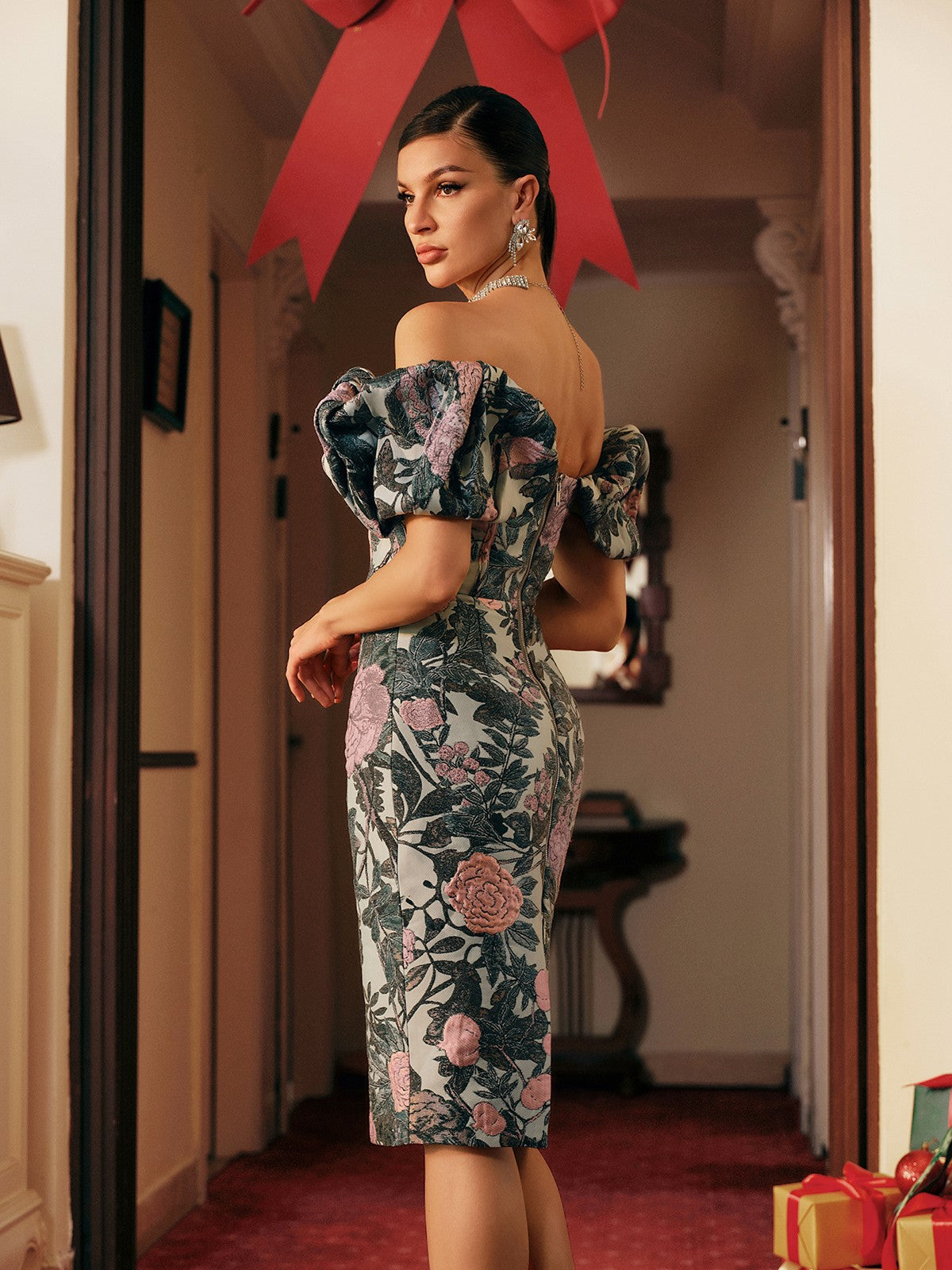 Casale Omuzu Açık Çiçek Baskılı Midi Elbise