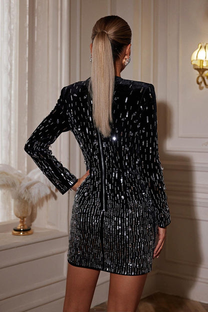 Karla Uzun Kollu İşlemeli Kadife Mini Elbise