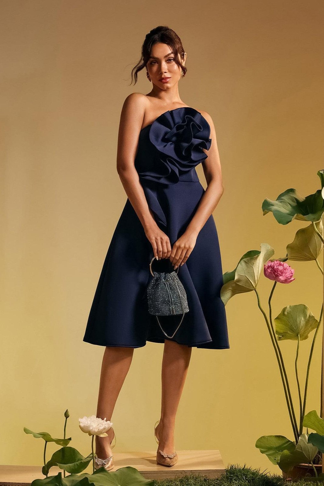 Polly Straplez Çiçek Kıvrımlı Midi Elbise