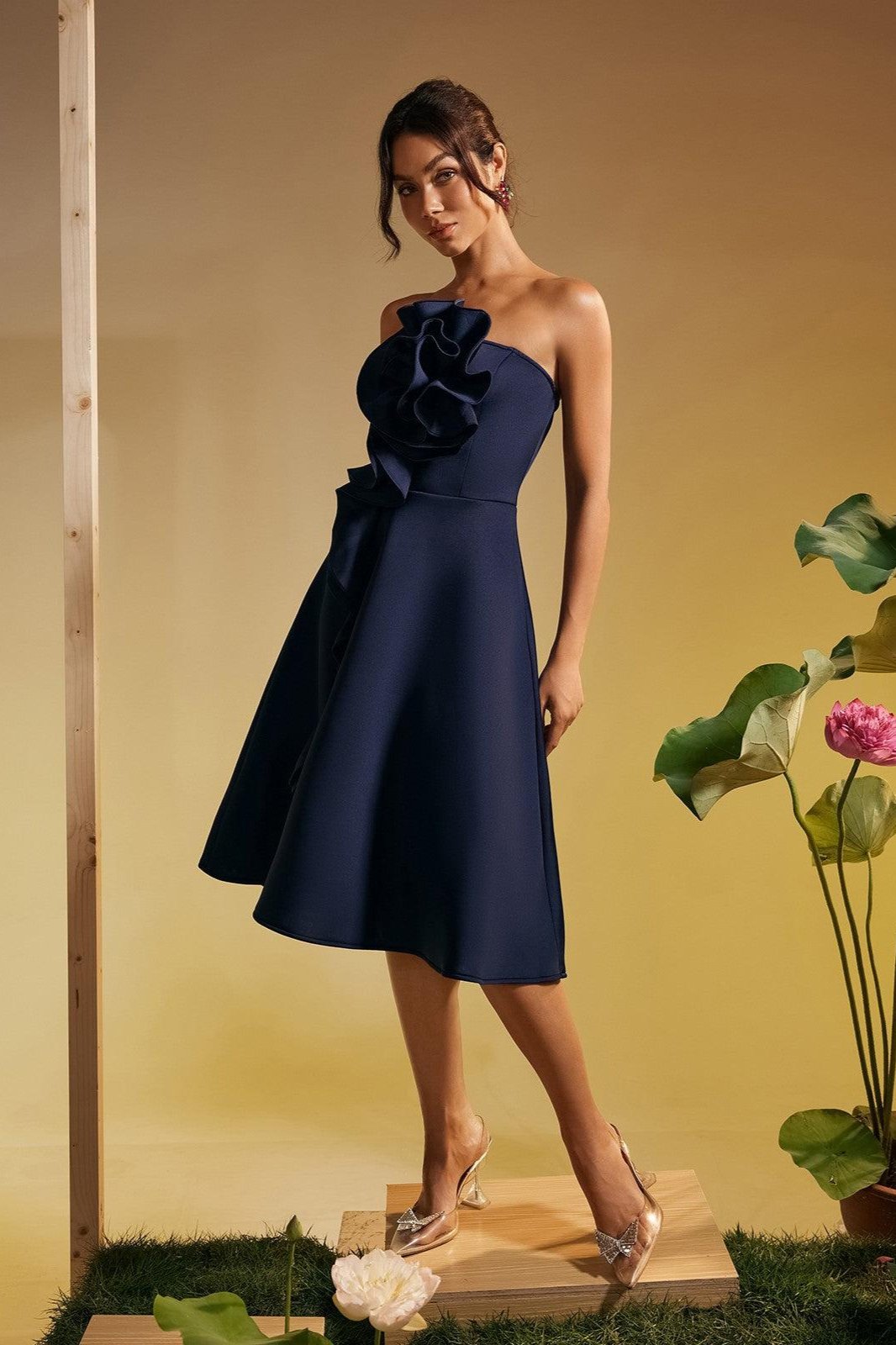 Polly Straplez Çiçek Kıvrımlı Midi Elbise