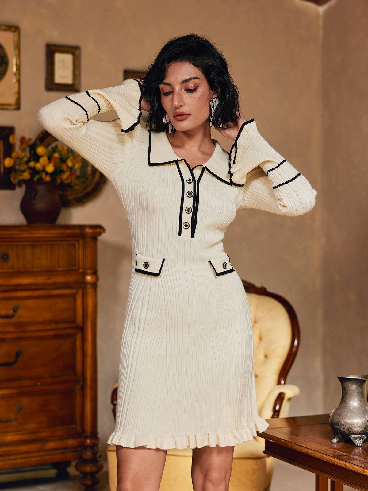 Shalita Uzun Kollu Volanlı Düğmeli Örme Mini Elbise