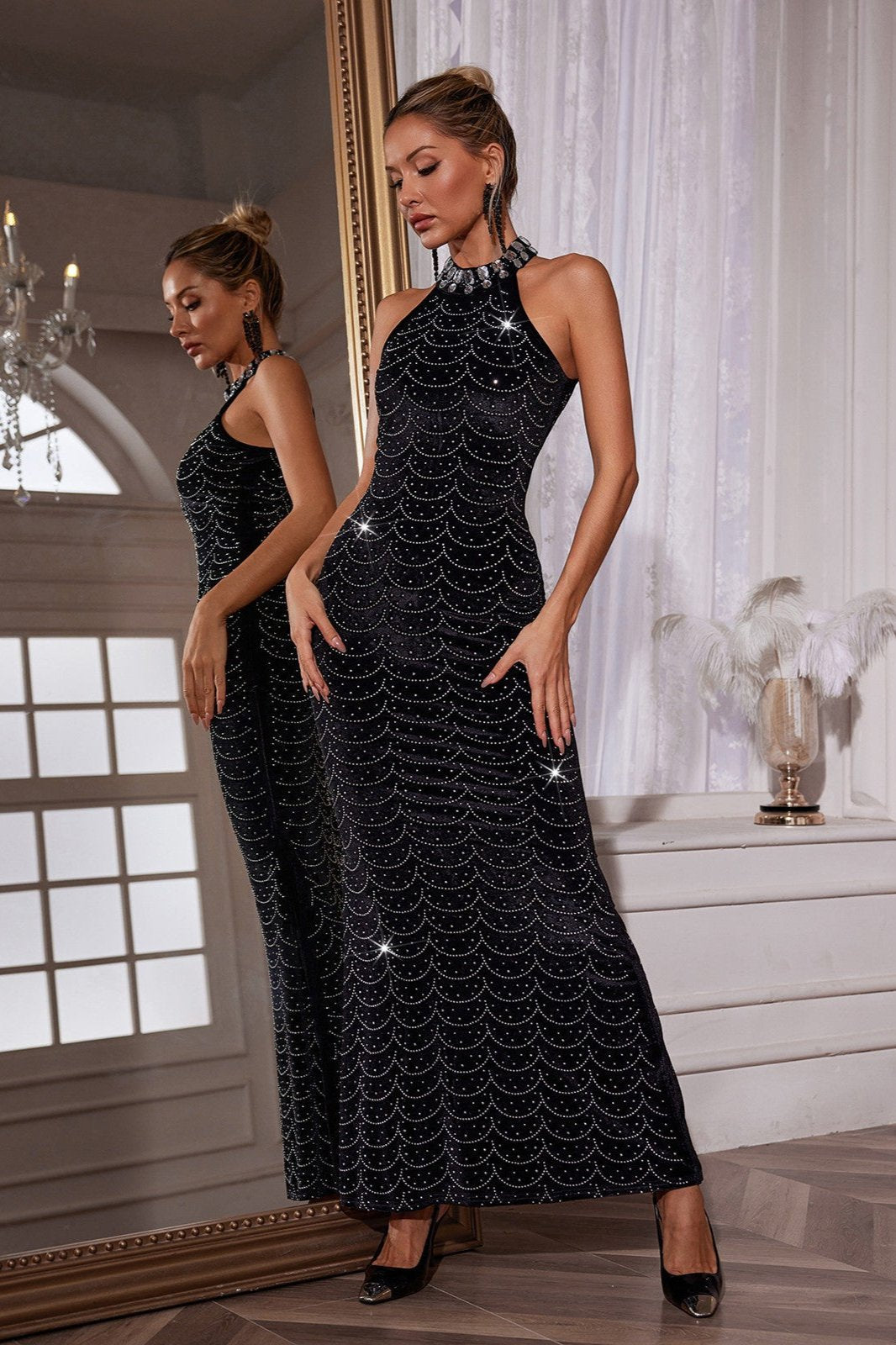 Sunita Boyundan Bağlamalı Kristal Kadife Uzun Elbise