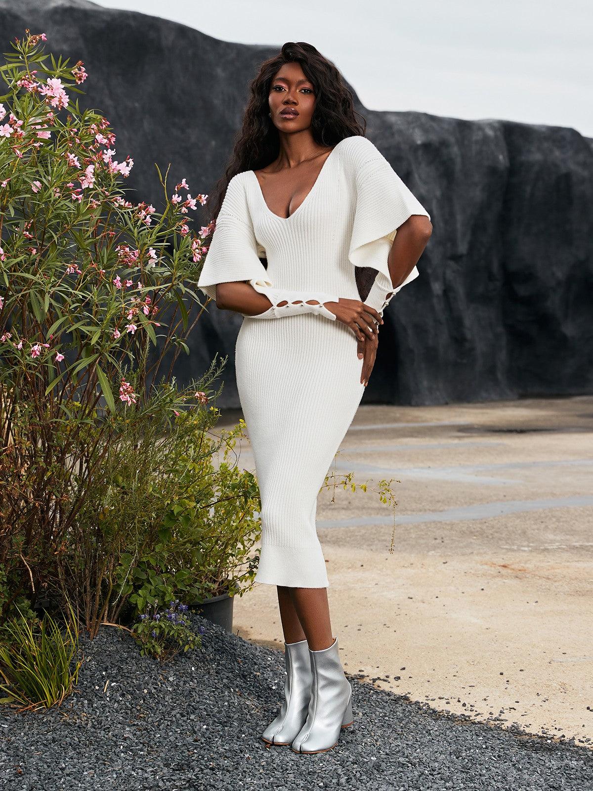 Suri V Yaka Beyaz Boş Örme Elbise