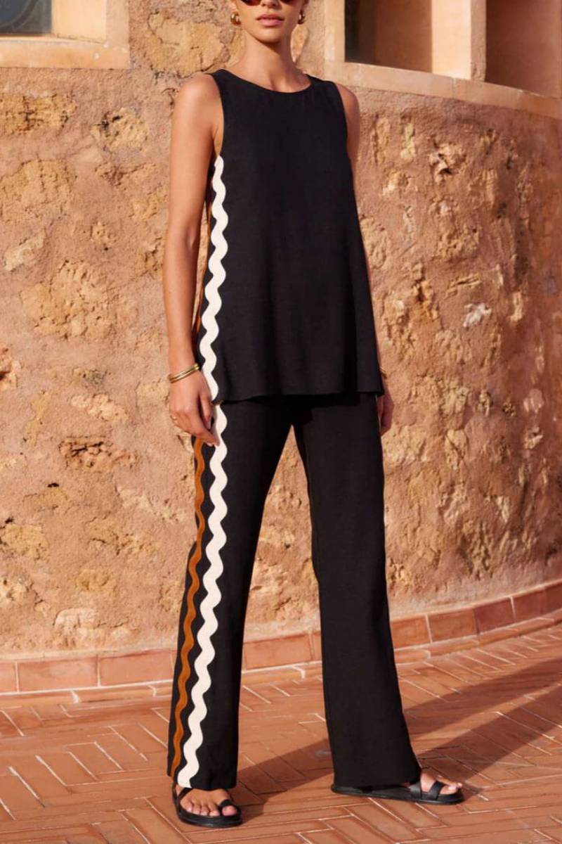 Kolsuz Bol Yırtmaçlı Üst Ve Geniş Paça Pantolon Takımı