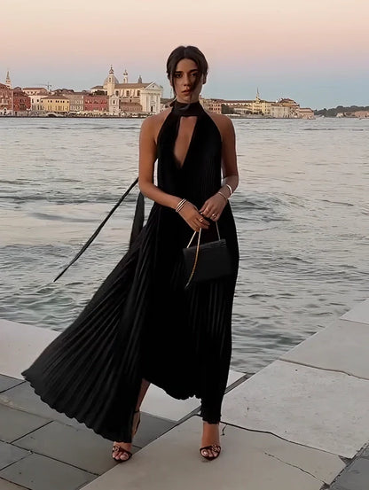 Büyüleyici Halter Yakalı Pileli Elbise
