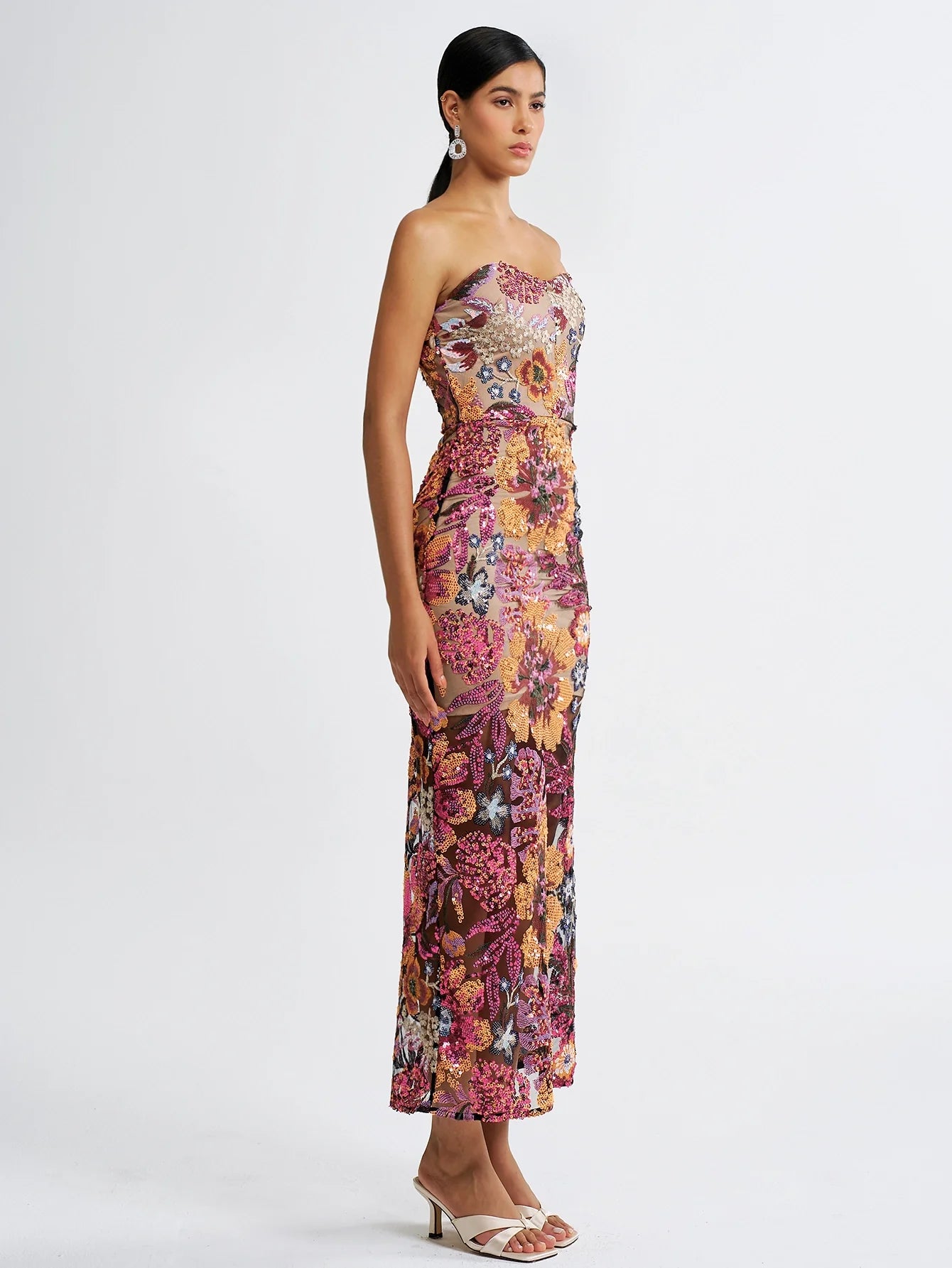 Payet İşlemeli Straplez Elbise - Parıltılı Ve Zarif