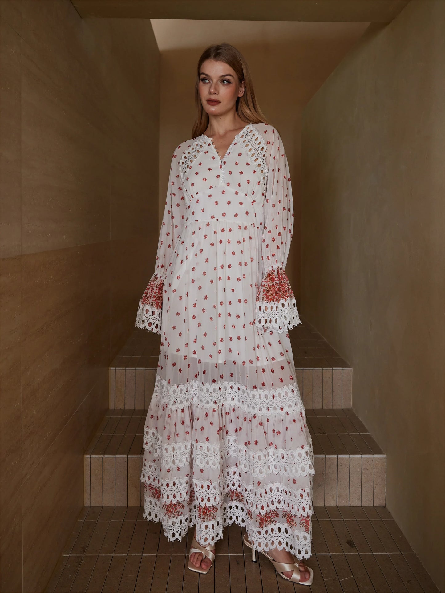 Bohem Çiçek İşlemeli Puantiyeli Uzun Elbise