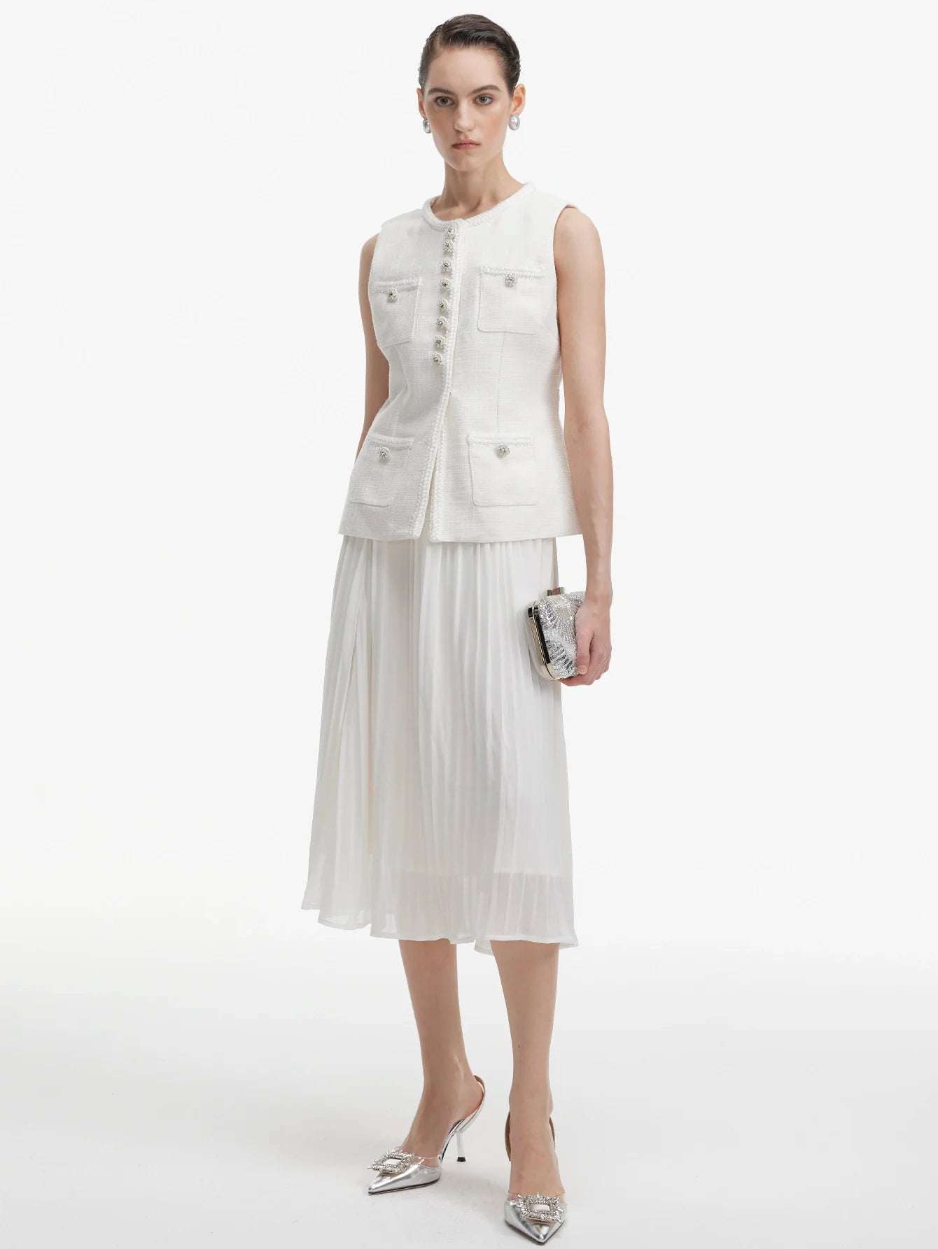 İşlemeli Yelek Ve Pileli Etek Seti