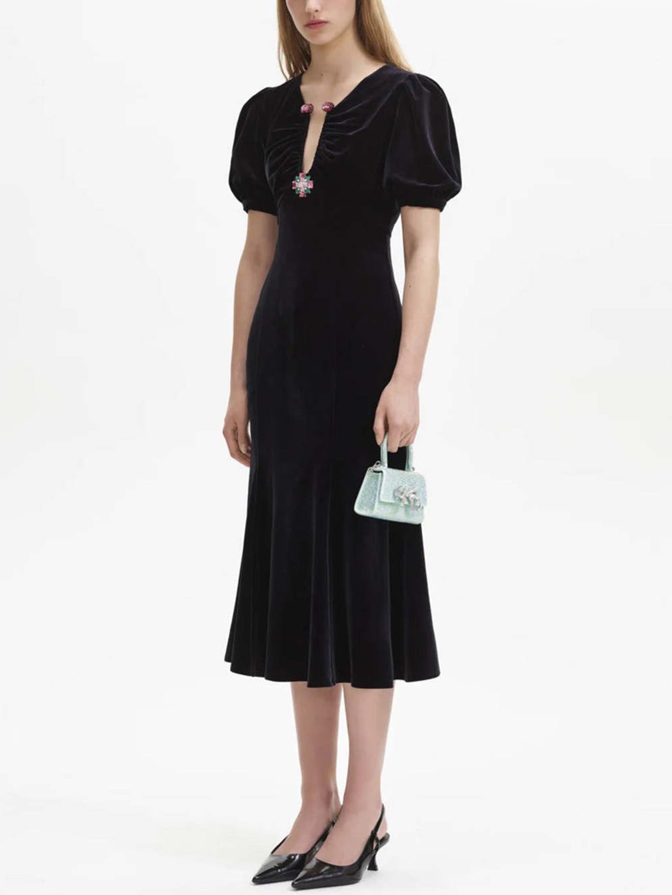 Püsküllü Kollu İşlemeli Kadife Midi Elbise