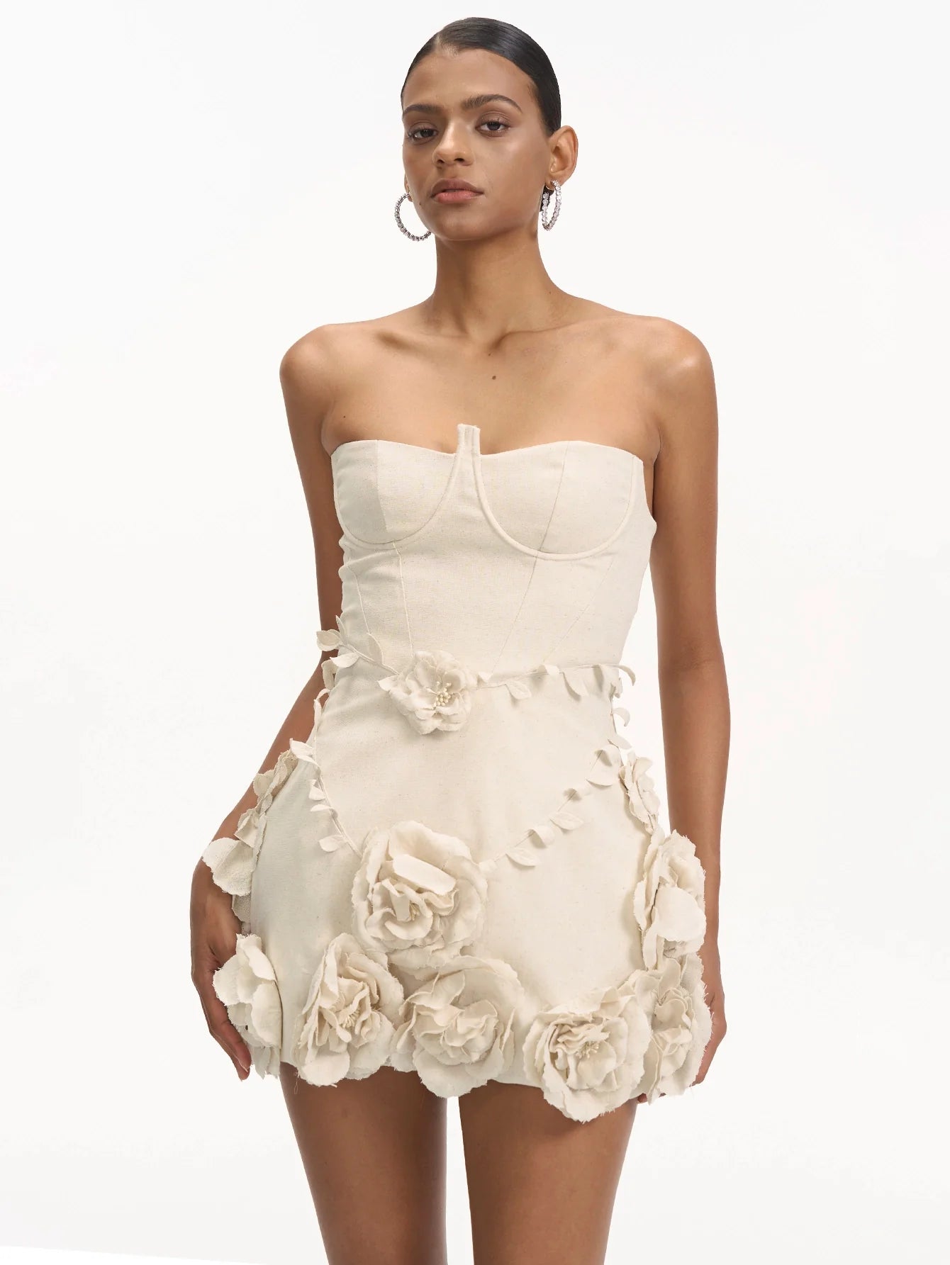 Çiçek Süslü Mini Elbise